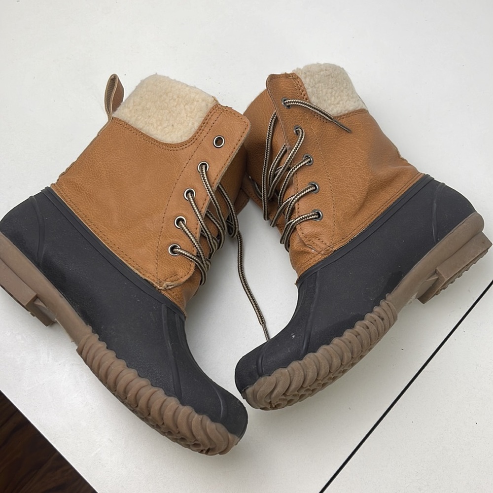 BLUE SUEDE brand Duck Boot W sz 7.